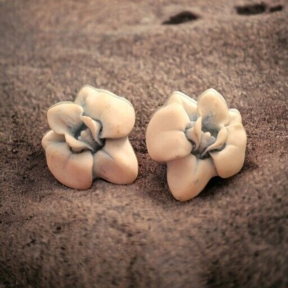 Vintage Plastic White w/ Blue Tint Flower Clip On Earrings